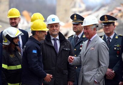 Amatrice, il principe Carlo in visita nel paese distrutto dal terremoto 19