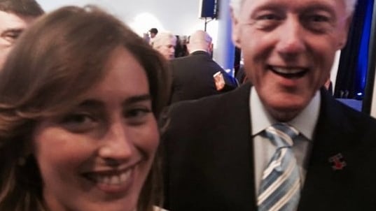 Sorrisi e selfie a Philadelphia: attacchi a Boschi e Boldrini