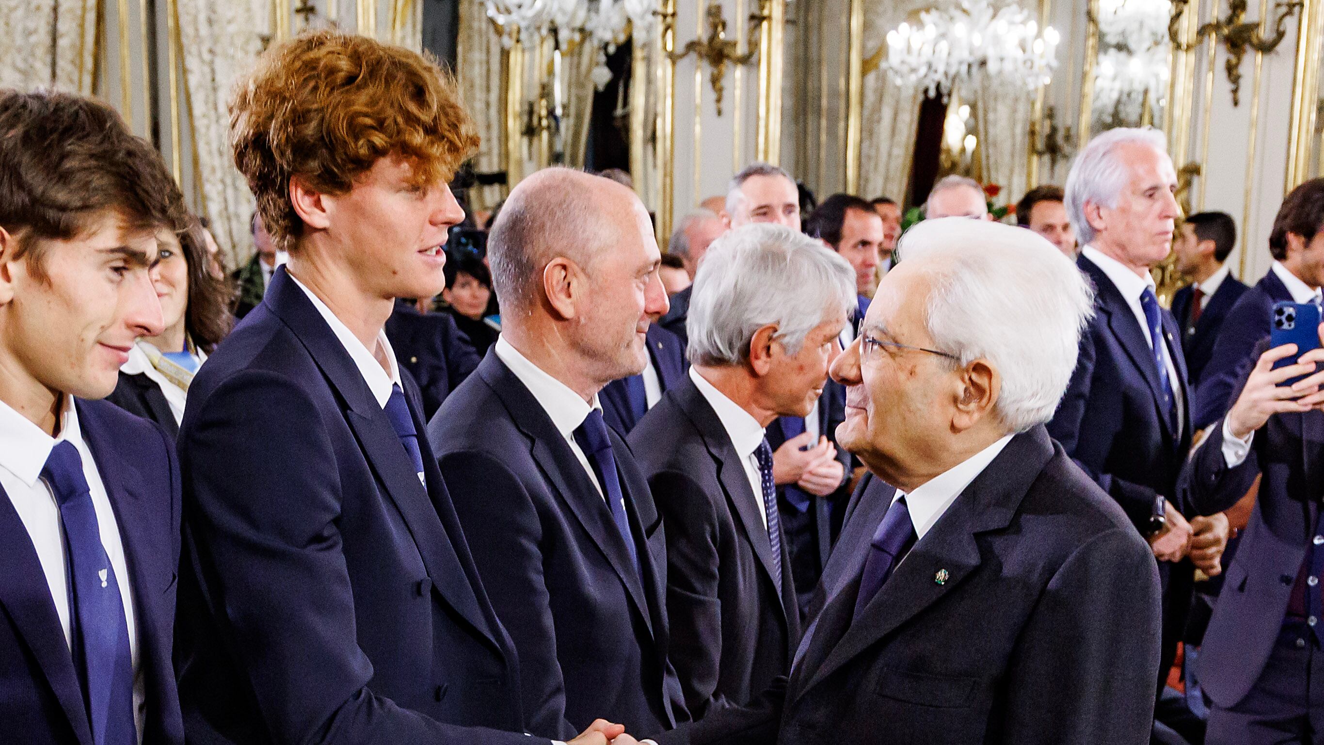 Sinner al Quirinale: "Una vittoria nazionale". E regala una racchetta a Mattarella
