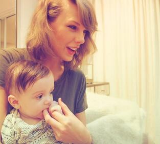 Selena Gomez supera Taylor Swift, è lei la più seguita su Instagram: foto 14