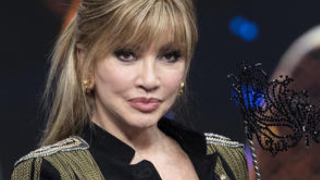 Ballando con le stelle previene il coronavirus: "I ballerini non potranno toccarsi"