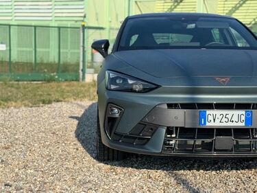 Cupra Leon Hybrid: guarda la gallery della sportiva elettrificata da 272 CV 4