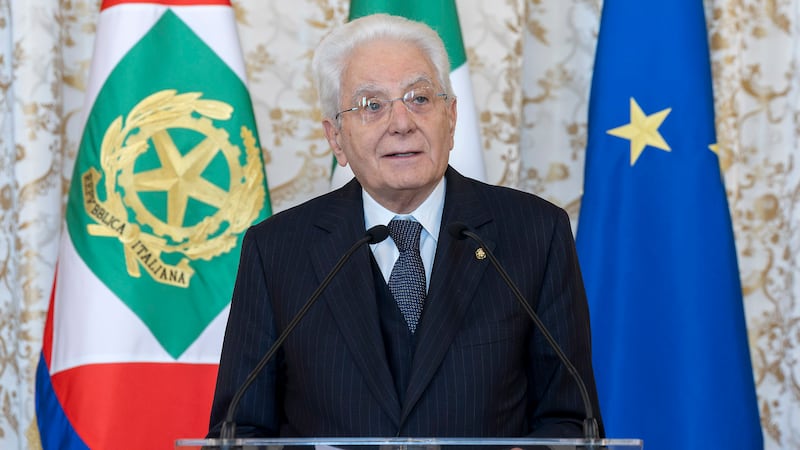 Mattarella ad Amatrice inaugura l’anno scolastico: “La scuola deve stabilire legami e non formare ghetti”