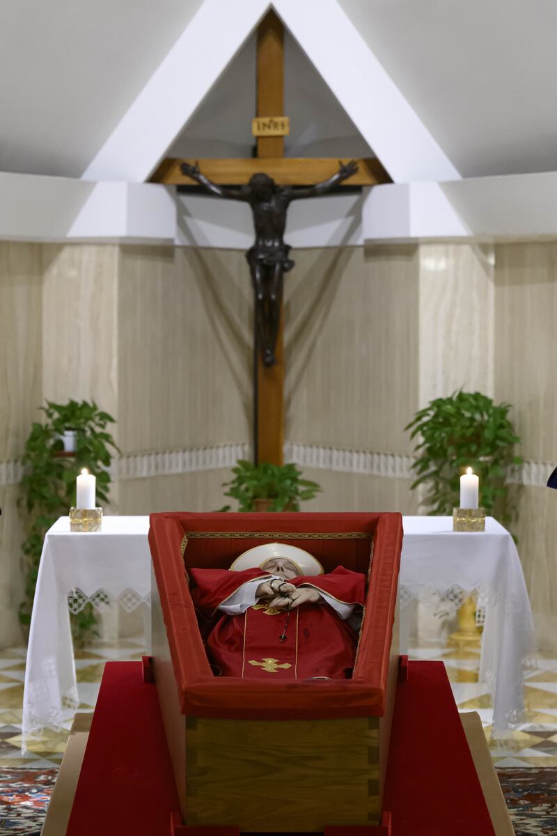 Le prime foto della salma di Papa Francesco 7