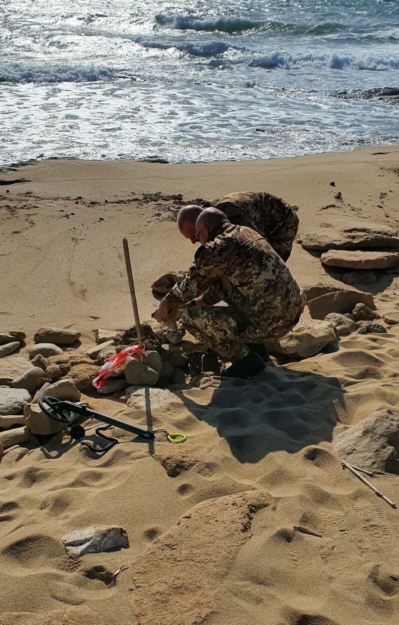 Taranto, trovati in spiaggia tre ordigni bellici 3