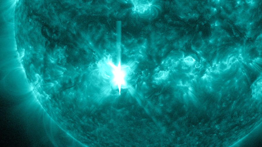Super-brillamento del Sole: scatta la tempesta geomagnetica sulla Terra