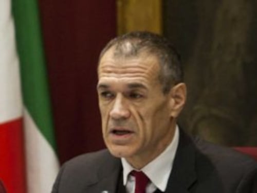 Cottarelli stronca Renzi: "Ritorno a Maastricht pericoloso"