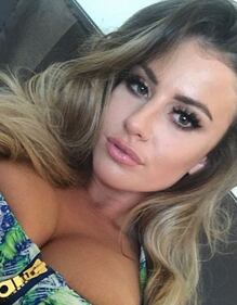 Chloe Ayling, le immagini più sexy 3