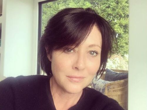 Shannen Doherty mostra la ricrescita dei capelli