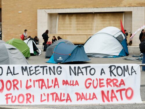 "Tende contro il genocidio". Gli anti-Israele si accampano alla Sapienza
