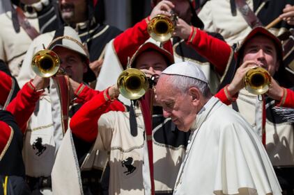Papa Francesco con gli immigrati in San Pietro 9