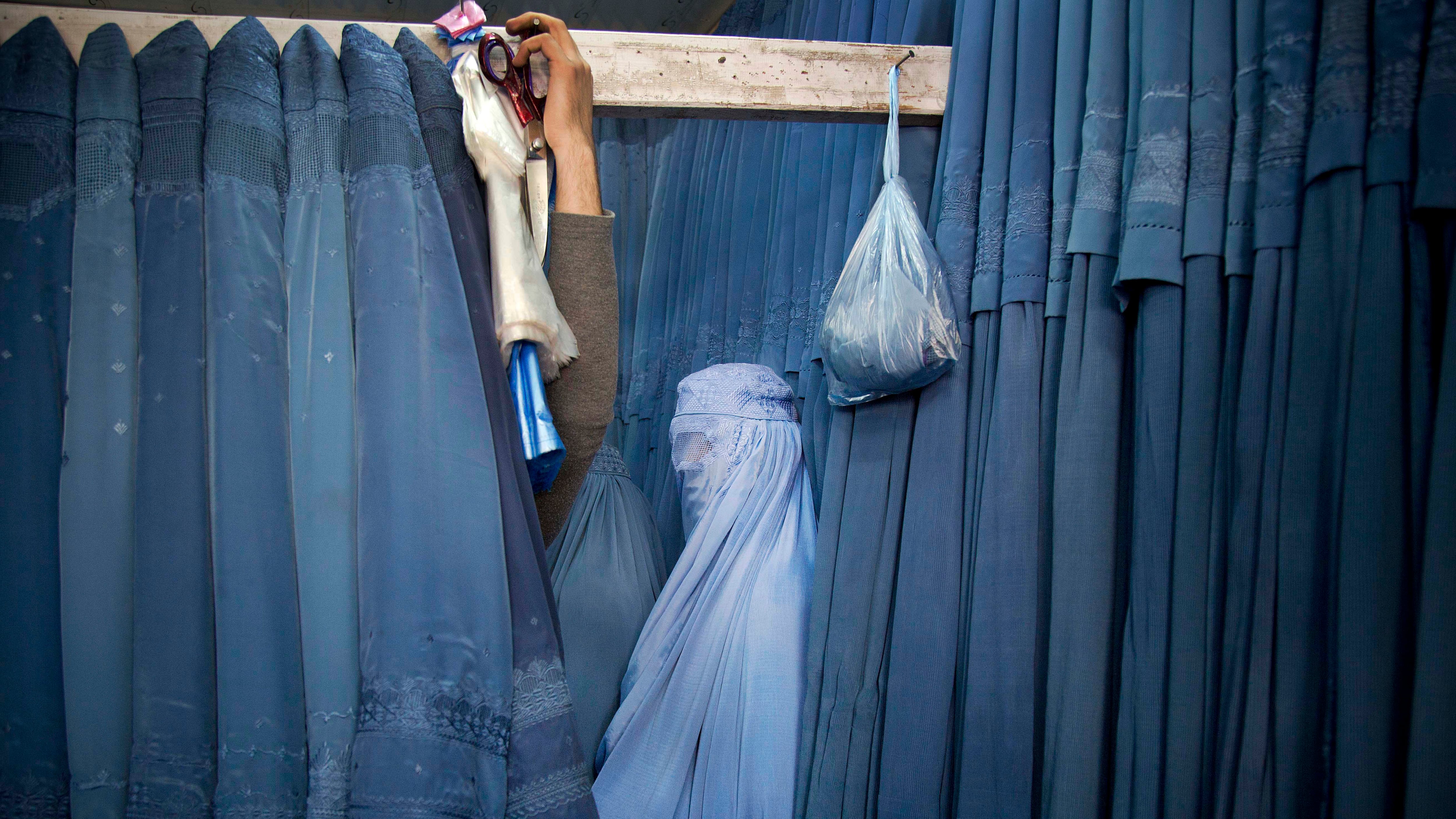 Chi si inginocchia per le donne afghane?
