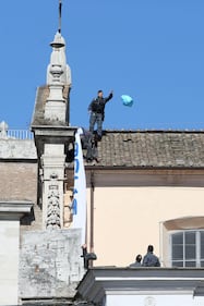Occupano la basilica di piazza del Popolo: "Mai con Salvini" 4