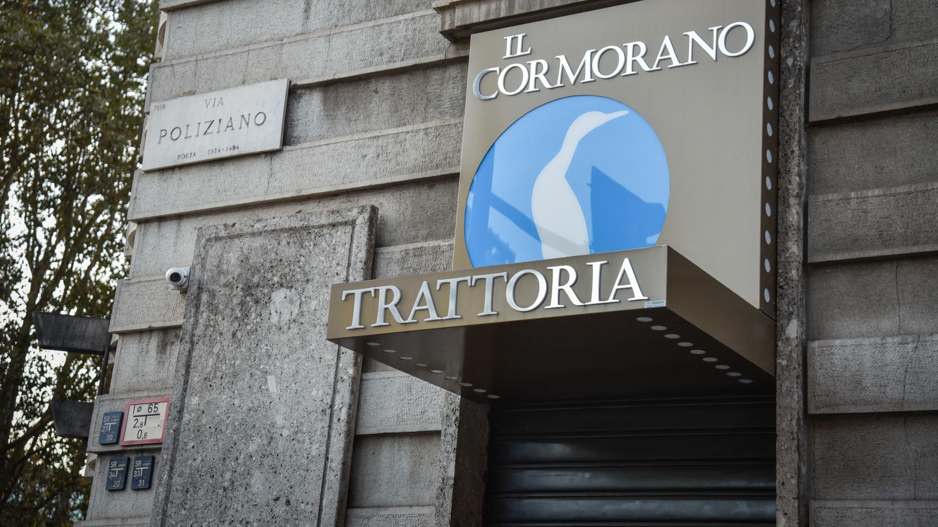 Si risveglia nuda nel locale. "La festa, poi non ricordo". Ipotesi violenza sessuale