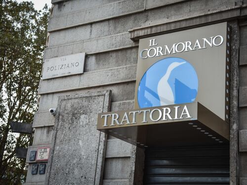 Si risveglia nuda nel locale. "La festa, poi non ricordo". Ipotesi violenza sessuale