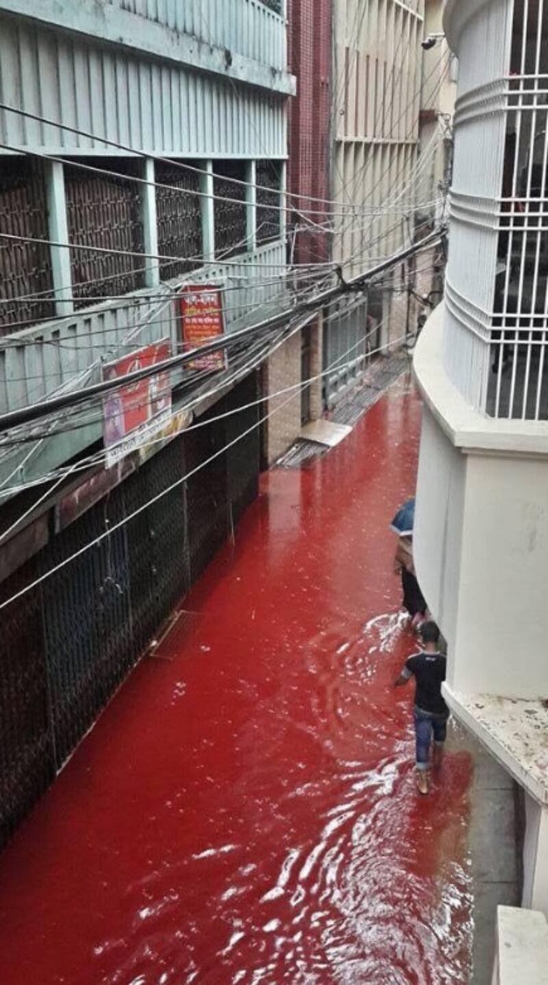 Dhaka, strade inondate di sangue 1