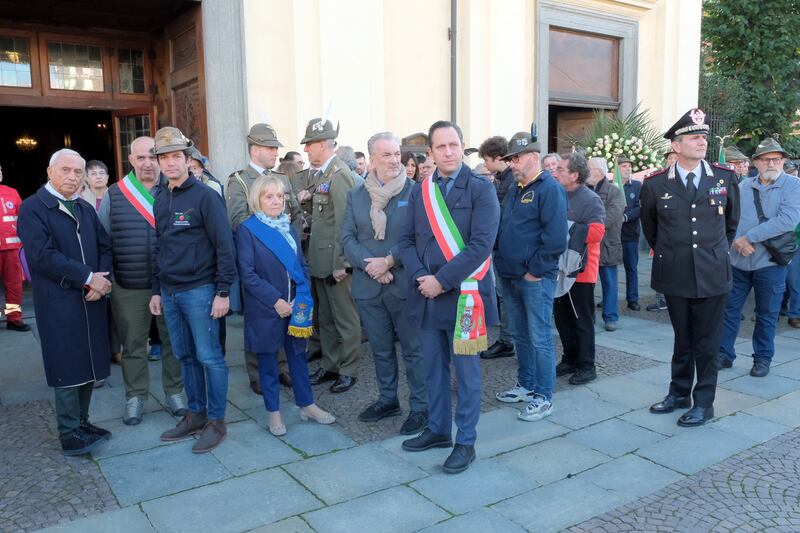 L'ultimo saluto a Matilde Lorenzi: le immagini più toccanti dei funerali 6
