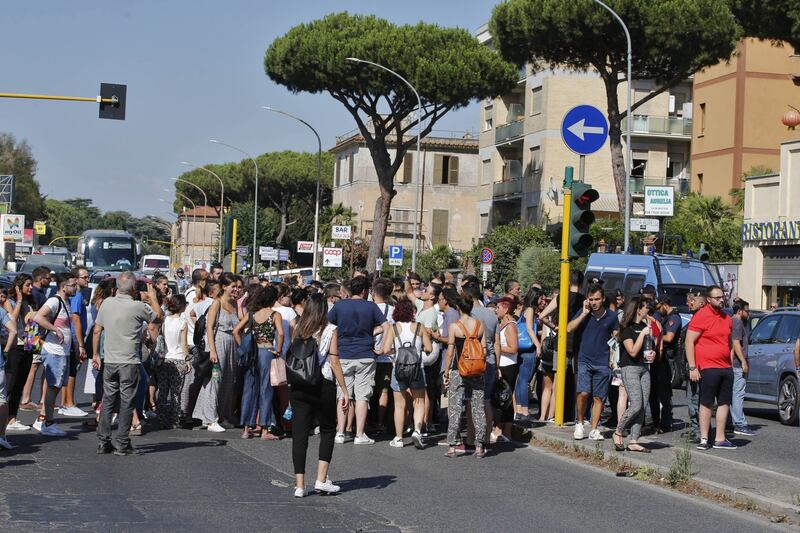 Protesta dei candidati a Roma 3