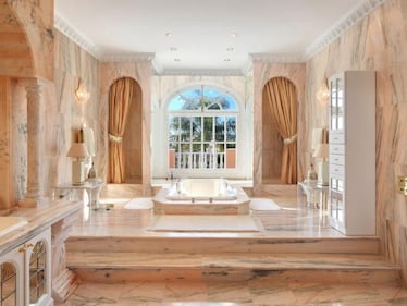 Prince vende online la mega villa di Marbella 9