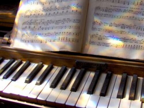 Le note del pianoforte "volano" nel Terminal 1 di Malpensa
