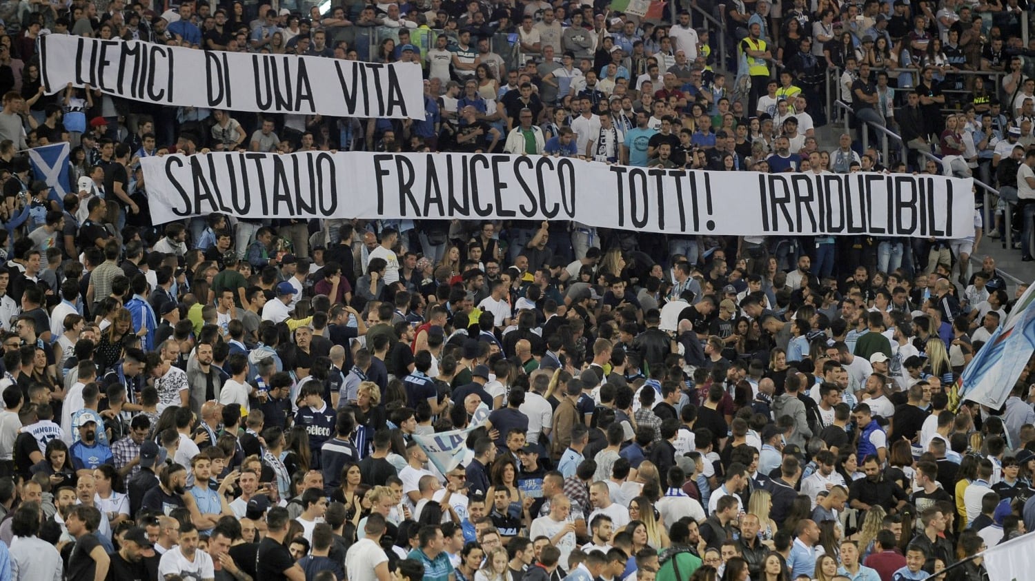 La lettera dei tifosi della Lazio all'eterno nemico Francesco Totti