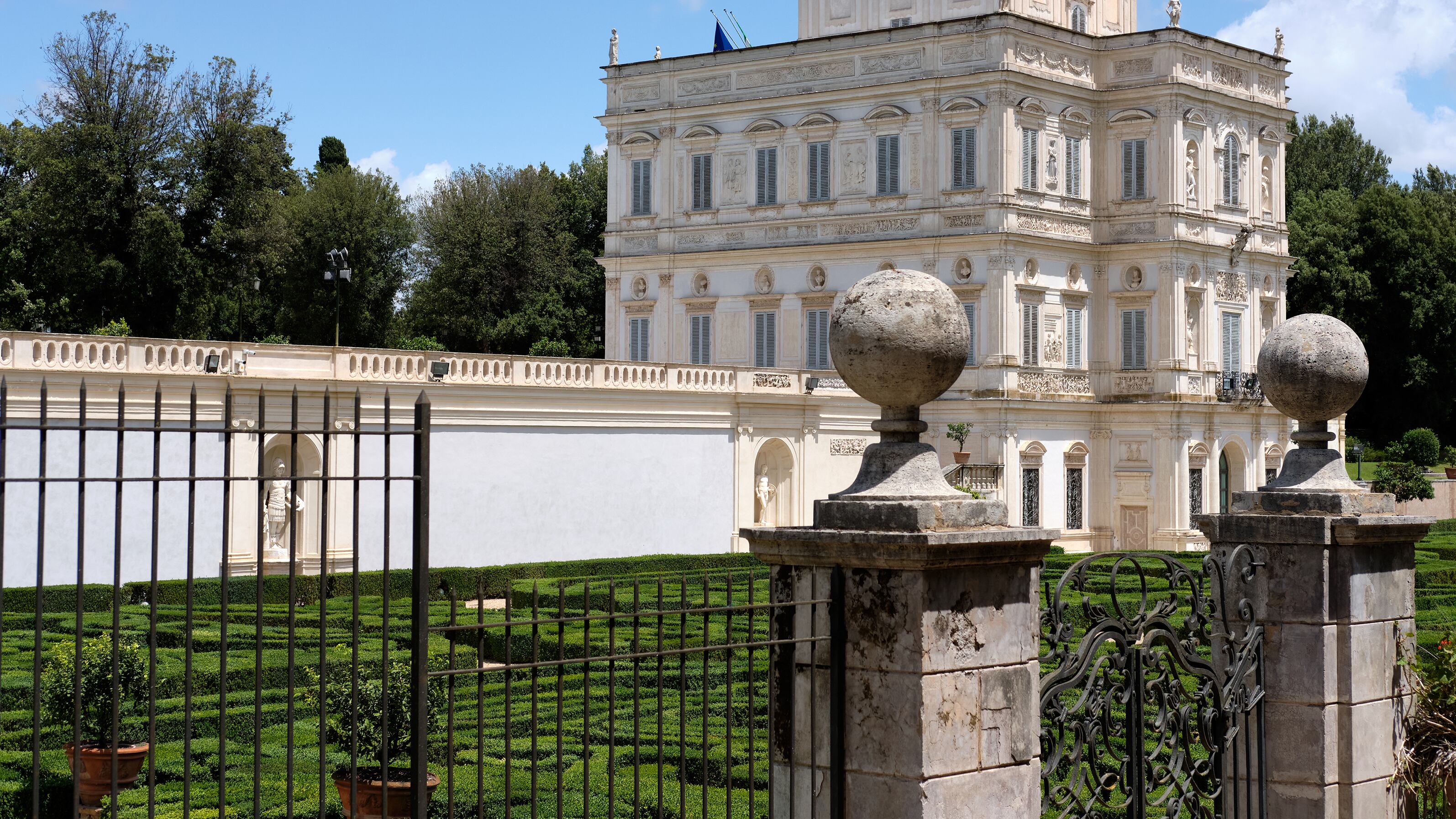 Ossa umane trovate a Villa Pamphili