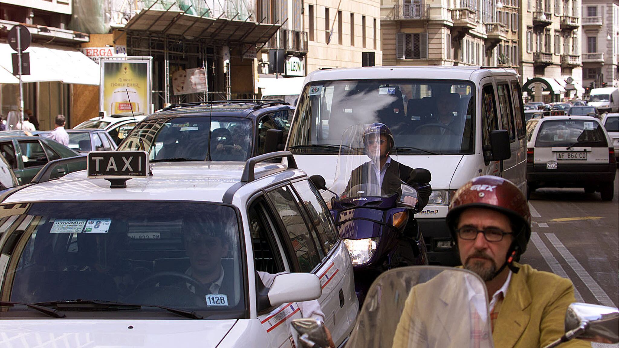 Tutta Milano "zona 30": l'ultima follia della sinistra contro le auto