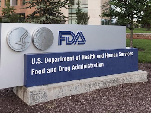 "Alternativa alla sigaretta". Via libera dell'Fda alla nicotina da tenere dentro la guancia