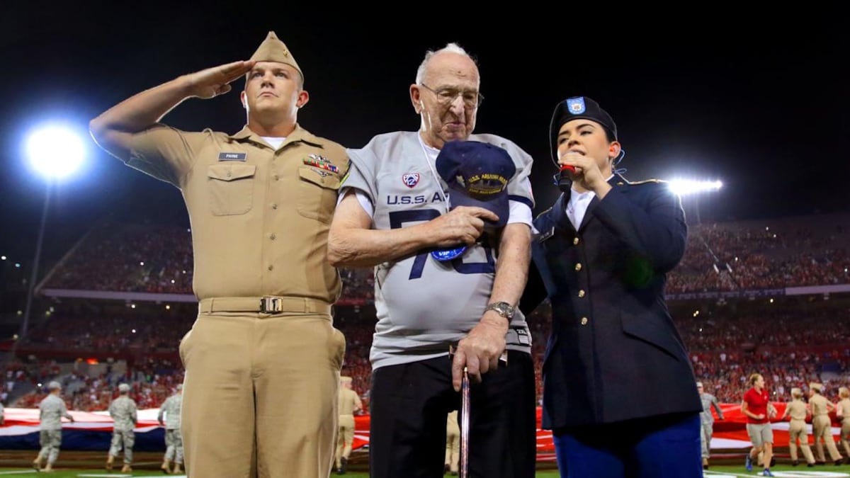 Lauren, l'ultimo veterano sepolto nella "sua" nave affondata a Pearl Harbour