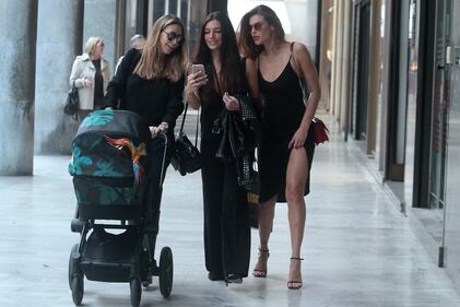 Dayane Mello si concede un po' di shopping a Milano 1