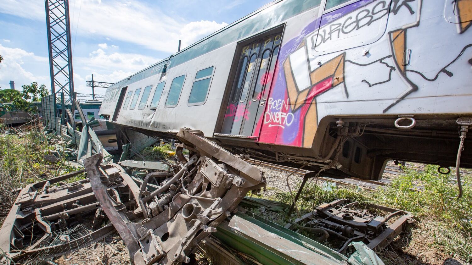 Treno fantasma, è giallo. Parte senza macchinisti e poi deraglia in stazione