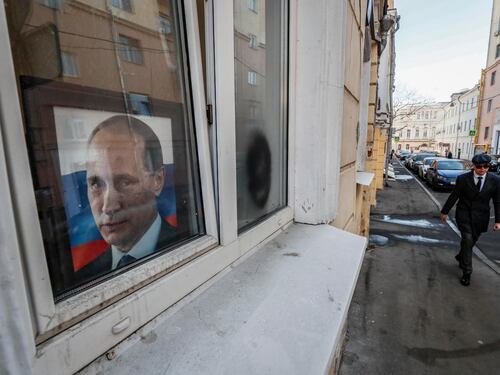 Il piano anti-Putin e la cerchia dei fedelissimi. Ma lo Zar maniacale stringe sulla sicurezza