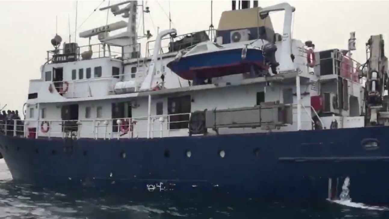 Avaria per la nave anti-migranti: "Missione prosegue"