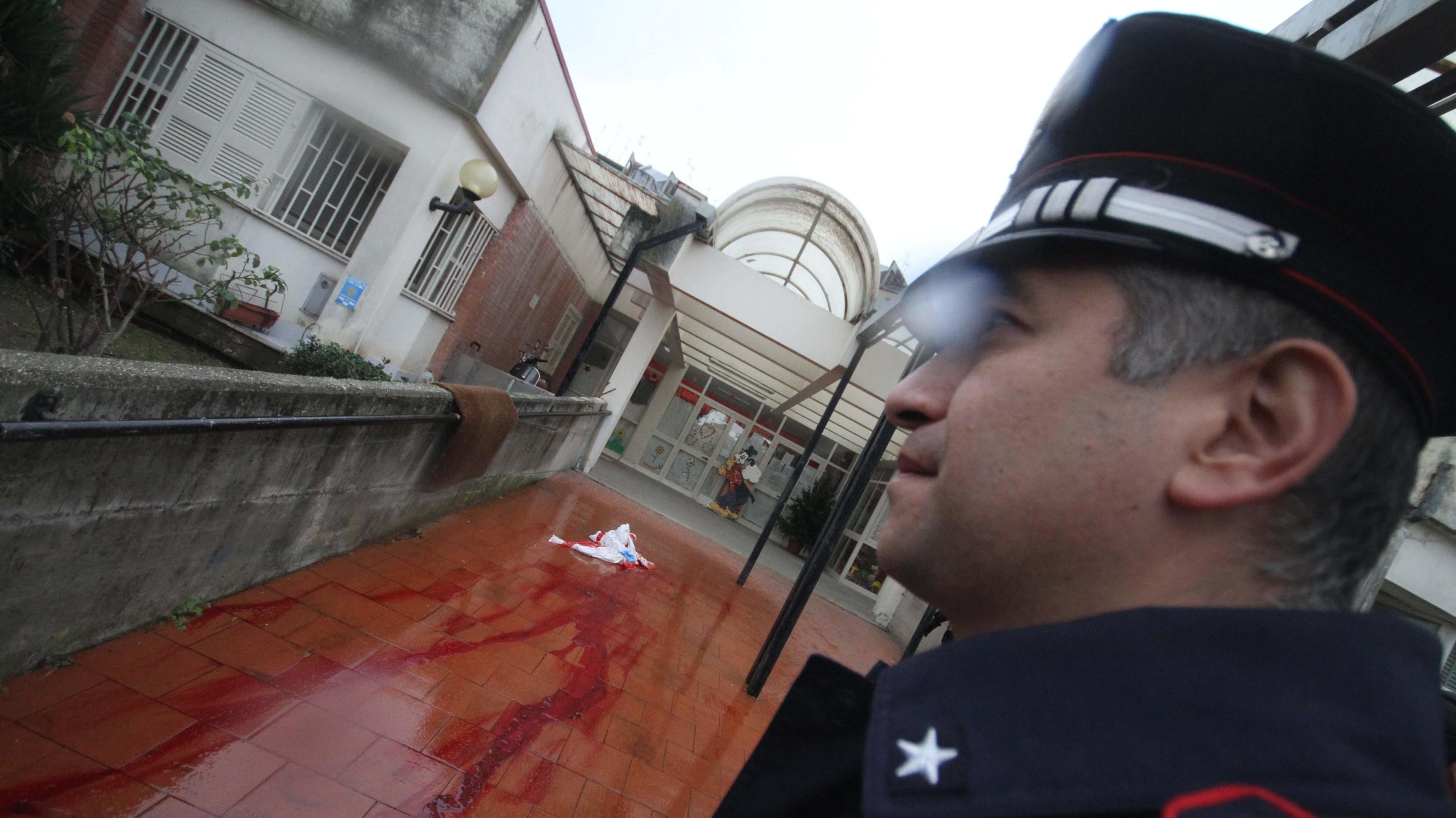 Agguato a Scampia, ucciso nel cortile di una scuola materna