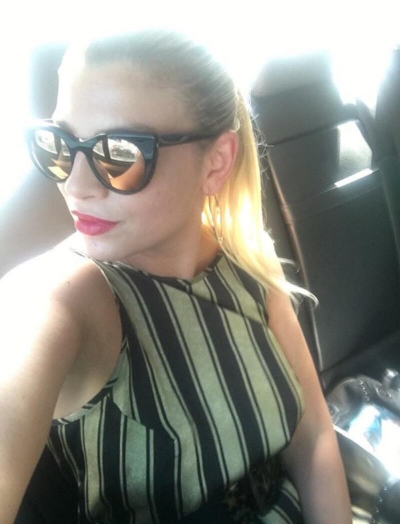 Emma Marrone, curve hot in barca 25