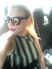 Emma Marrone, curve hot in barca 25