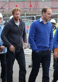 William e Harry, principi muratori per un giorno 8