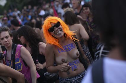 In Argentina è il "tetazo", per diffondere il topless 10