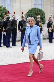 Brigitte Macron arriva all'Eliseo: ecco la nuova Prèmiere Dame 7