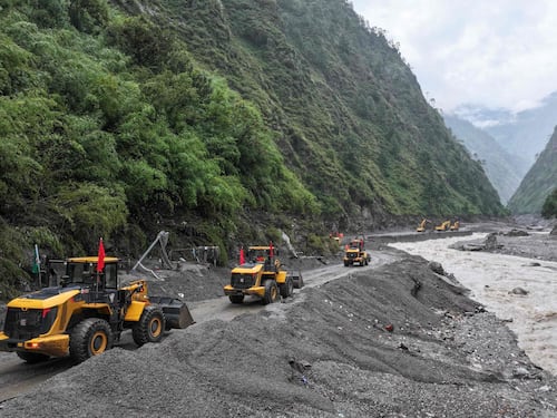 “La roccia ha ceduto prima del ghiacciaio”: il disastro in Nepal e cosa rischiano le Alpi