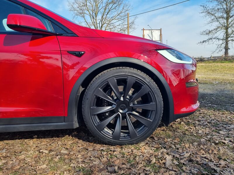 Tesla Model X Plaid, un’astronave da oltre 1.000 CV: guarda le foto 6
