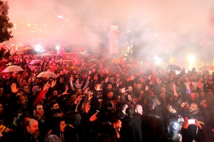 Istanbul, migliaia di tifosi in marcia contro il terrorismo 6