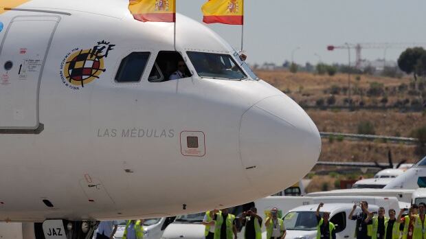 Spagna: Brasile maledetto, fulmine colpisce l'aereo al ritorno