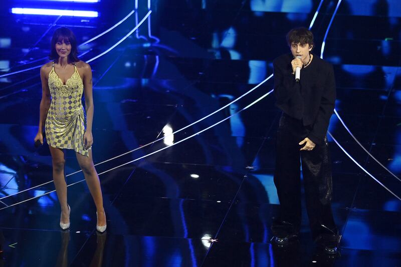 Sanremo 2024: ecco il look della quarta serata del Festival di Sangiovanni 2