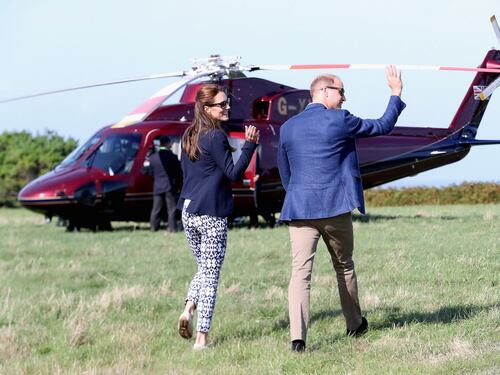 Anche Kate Middleton mostra il lato b