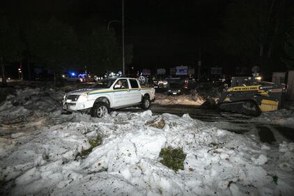 Roma in tilt per la grandine, strade inondate da acqua e ghiaccio 7