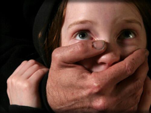Pedofilia, la testimonianza choc: "Abusata da prete a 11 anni, volevo morire"