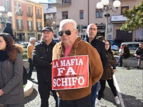 Ex sindaco aggredito da due minori