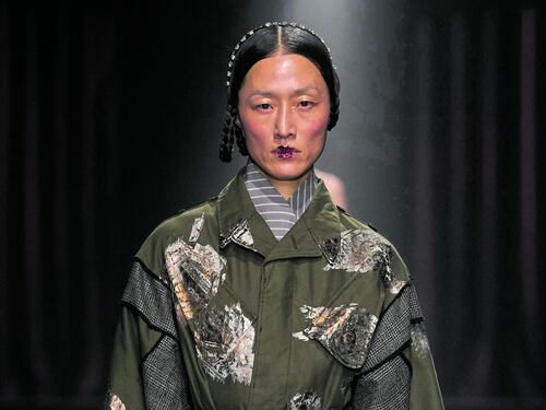 Fendi festeggia cent'anni e celebra il senso del tempo. Marras osa con la lana