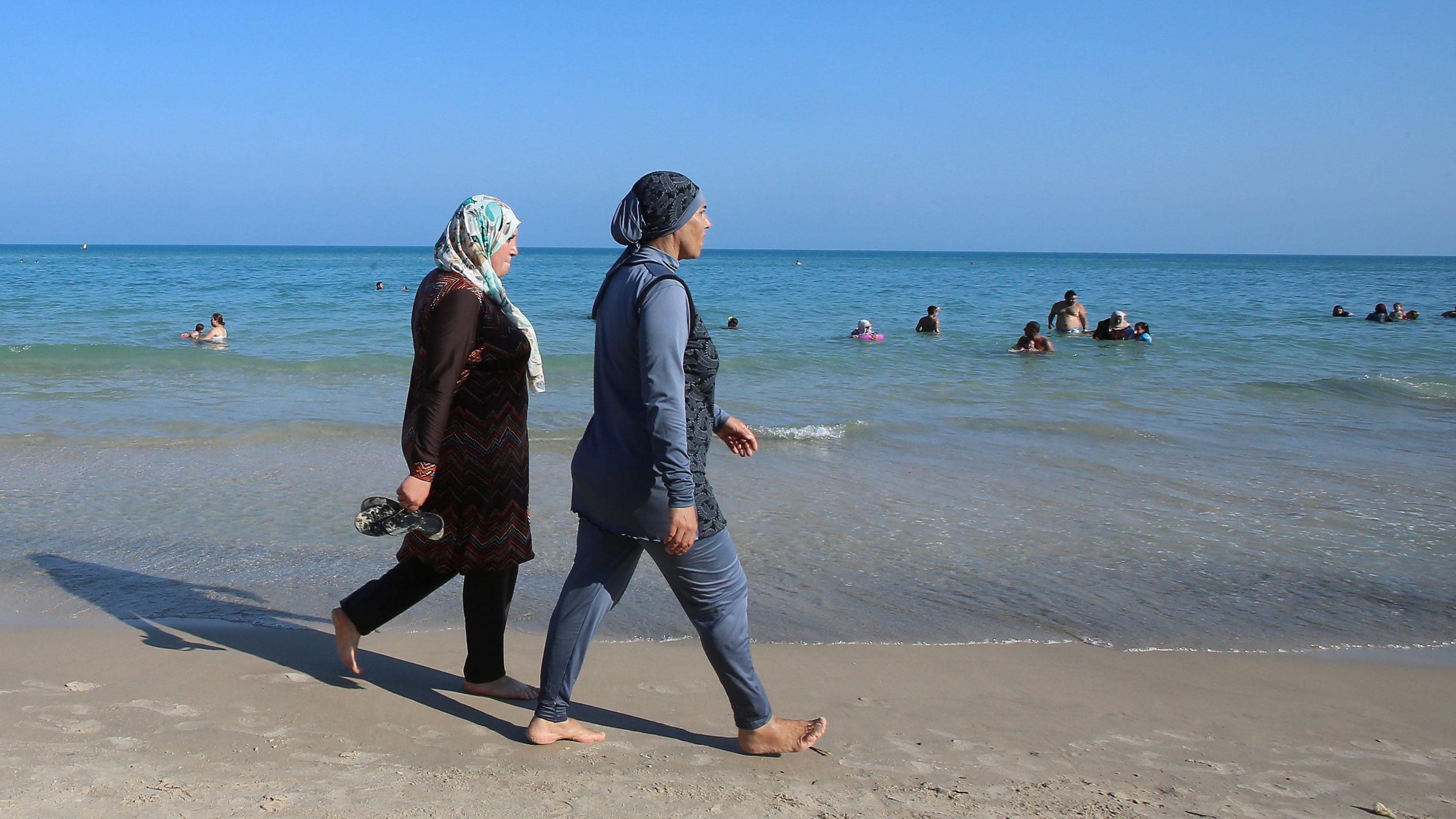 Manifestiamo in bikini per dire no al burkini